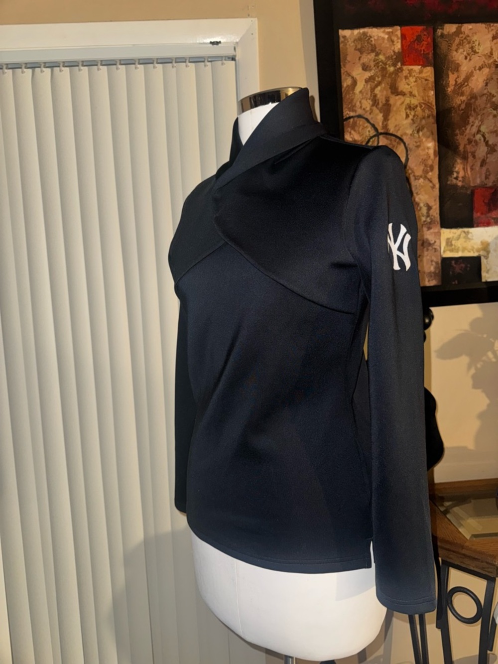 New York Yankees Levelwear Women's Juliet Insignia 2.0 Pullover Sweatshirt